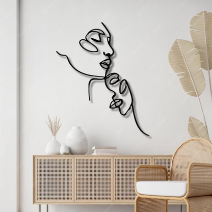 امرأة تعانق الوجه