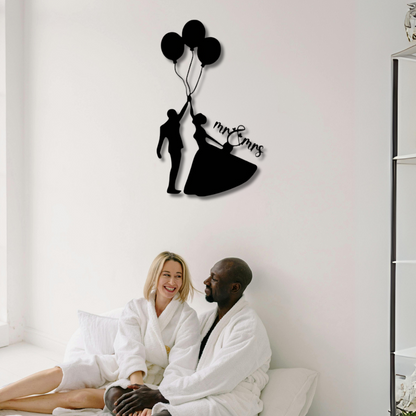 لوحة فنية جدارية معدنية بعنوان "متزوجون حديثًا"