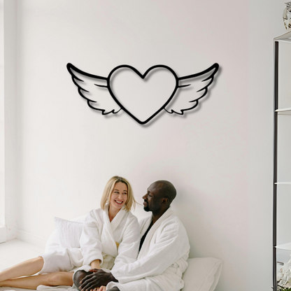 لوحة جدارية معدنية على شكل قلب مجنح