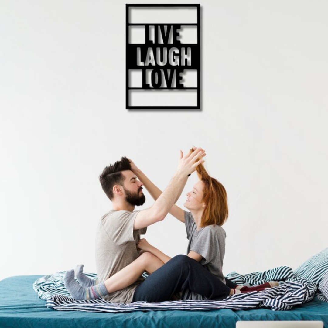 عش اضحك احب