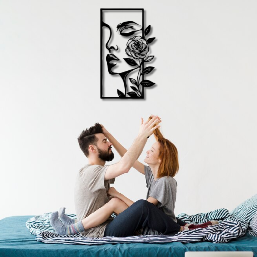 وجه المرأة والوردة